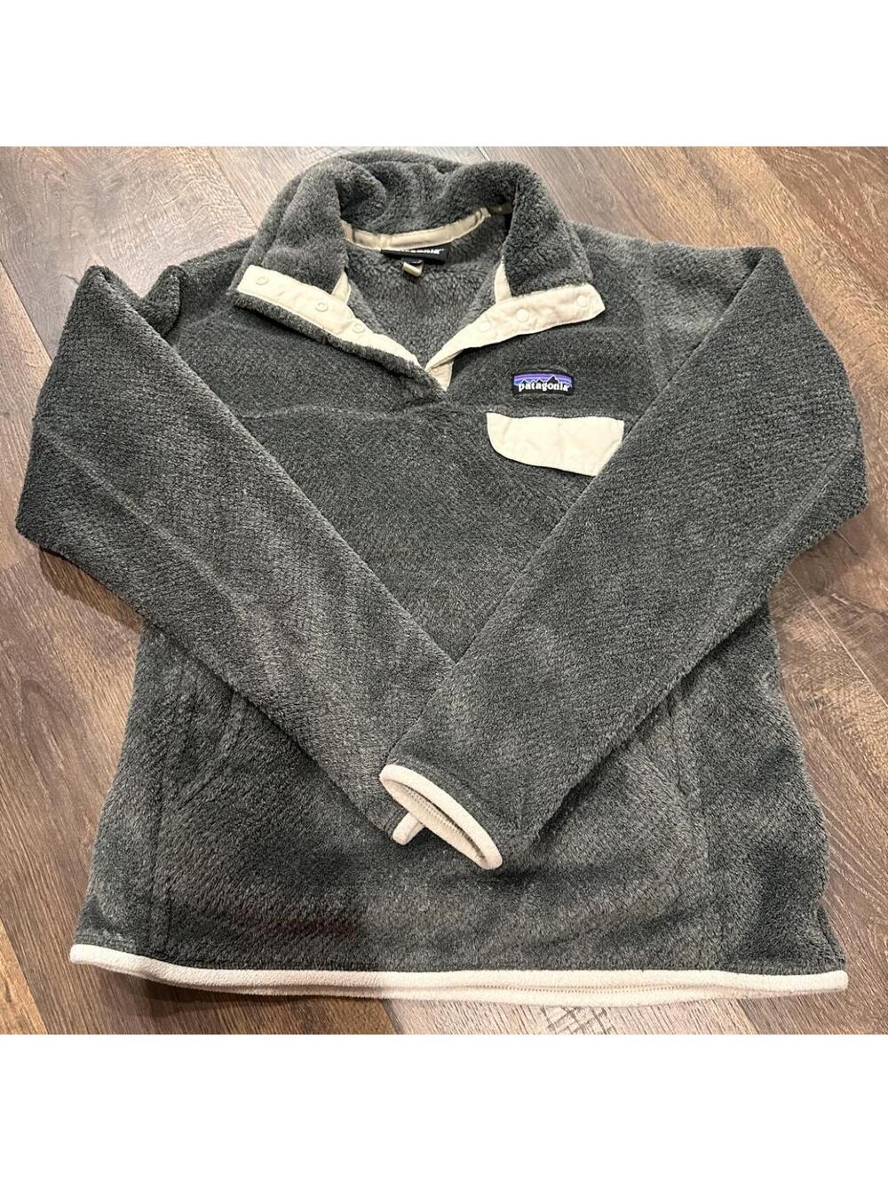 Patagonia Women's Grey and Cream Jacket